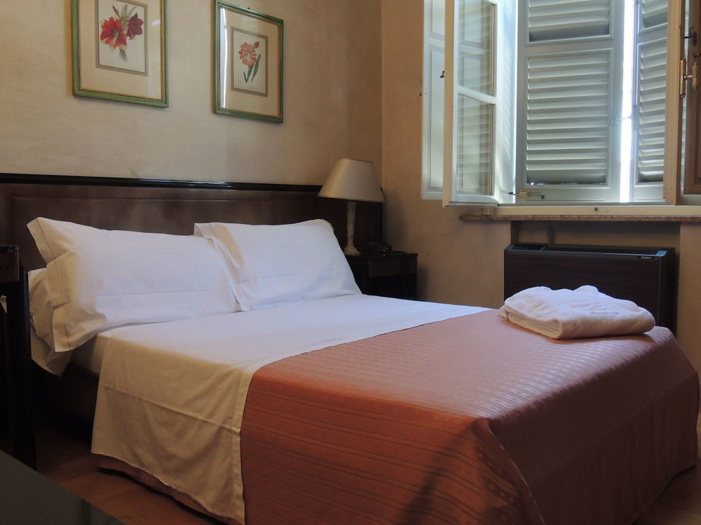 Hotel Verdi Boutique Hotel Parma Exterior photo